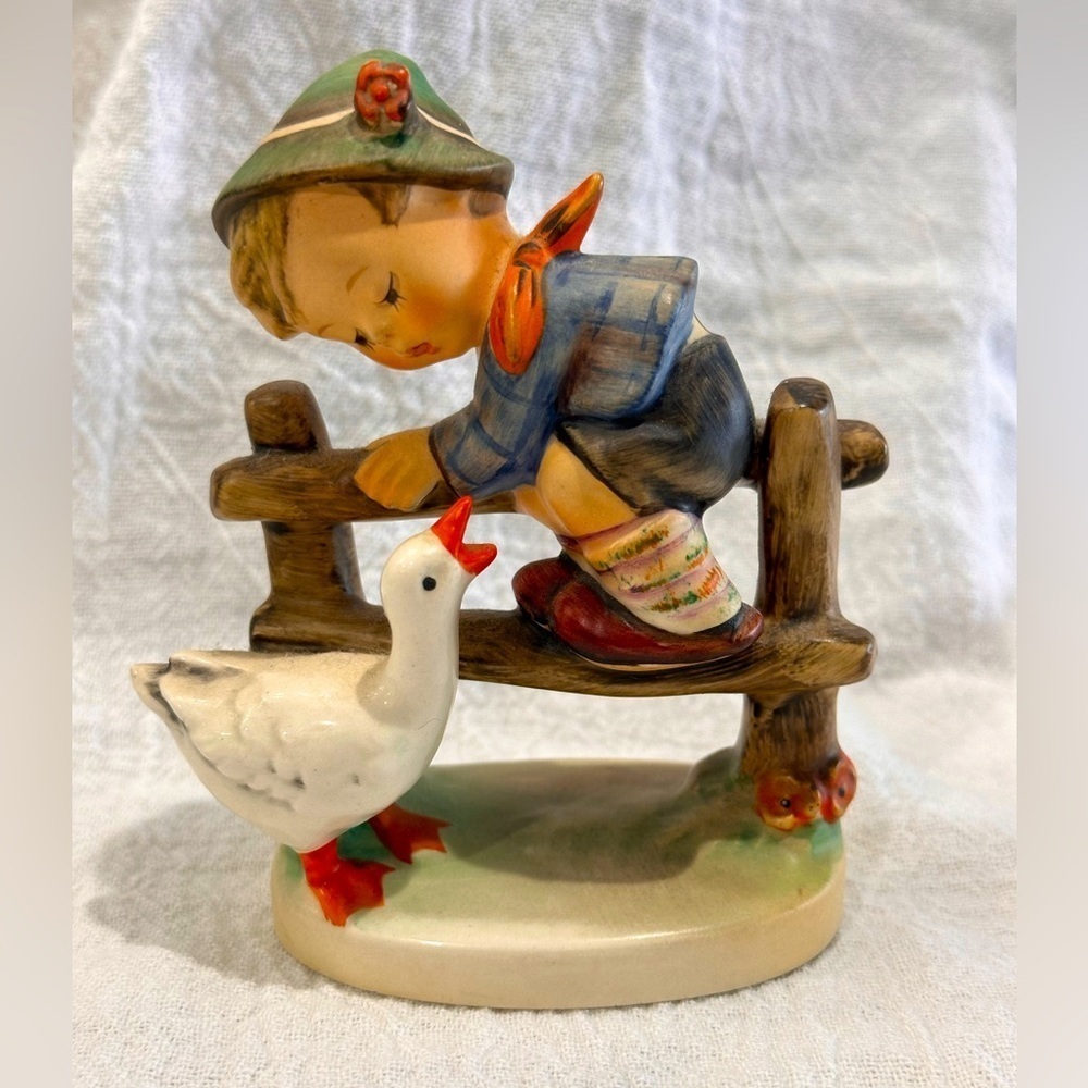 Goebel Hummel  barnyard hero figurine - no box EUC